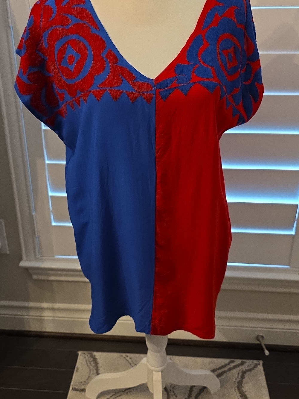 Colorblock Floral V-Neck Tunic Top - Blue & Red - Picture 4 of 16